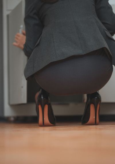抽象画中的越南少女