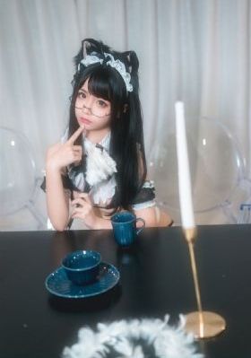 街头女哨兵